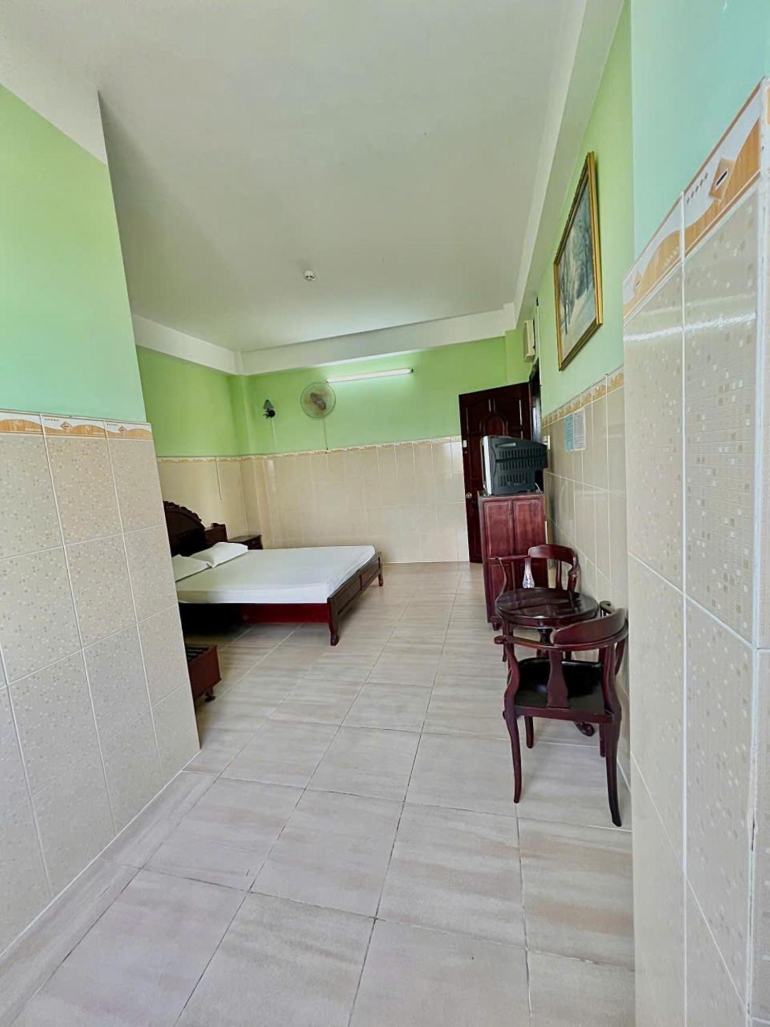 Phi Long 2 Hotel Thu Dau Mot Buitenkant foto